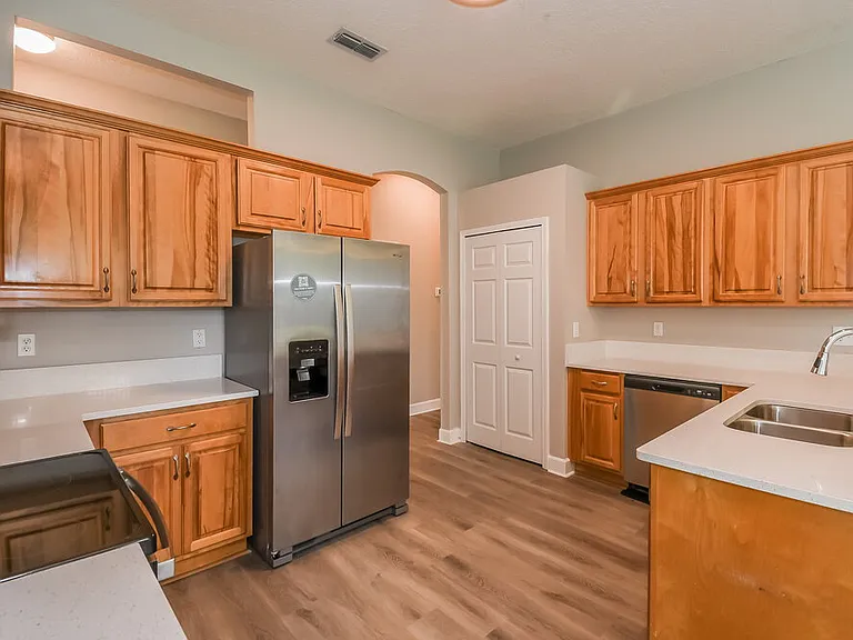 1514 Falkland Rd E — Photo 10