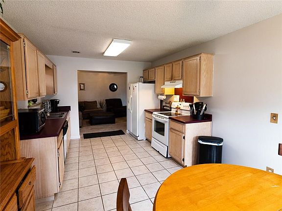 5th image of 1305 Lo Mar St