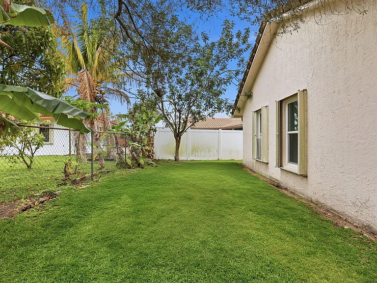 2171 NW 76th Ave — Photo 33