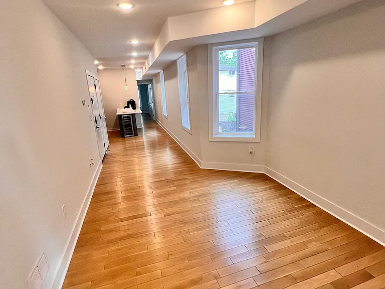684 Summit Ave #4 — Photo 10