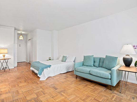 2nd image of 14 Horatio St APT 18H