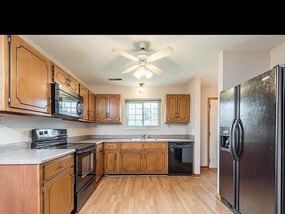 5th image of 223 Farmington Trl