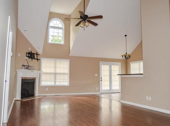 2nd image of 1300 Loren Cir