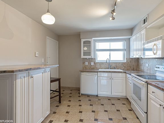 3rd image of 9452 Bay Colony Dr APT 2E