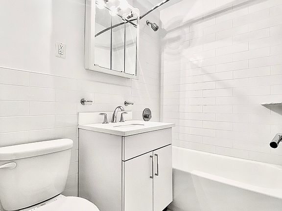 5th image of 161 E 55th St APT 4A