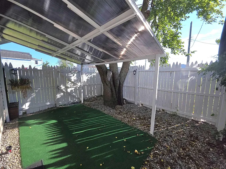 604 N Indiana Ave — Photo 14