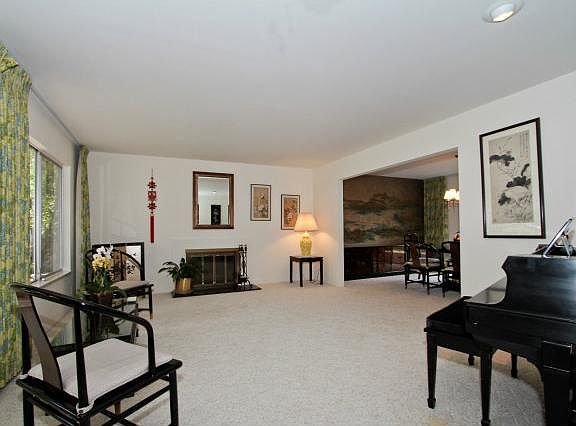 4th image of 1082 Cathcart Way