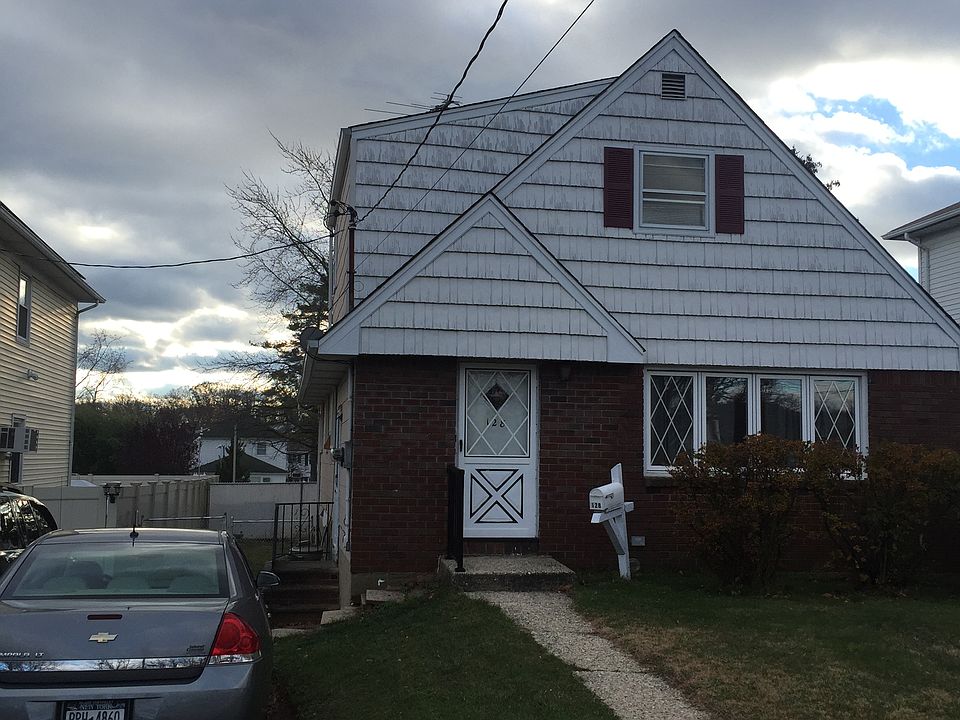 1st image of 128 Tysens Ln