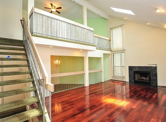 5th image of 54 Woodhill St #187