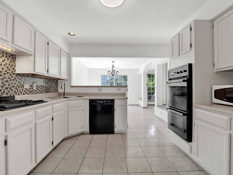 2164 Seaver Ln — Photo 9