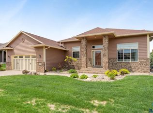 900 W Sterling Oak Dr, Sioux Falls, SD 57108