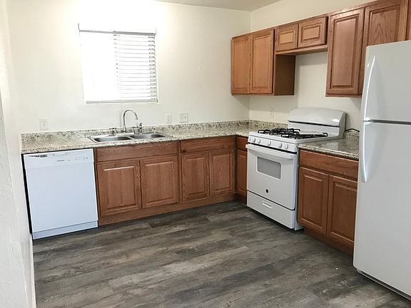 3rd image of 3511 Golden St