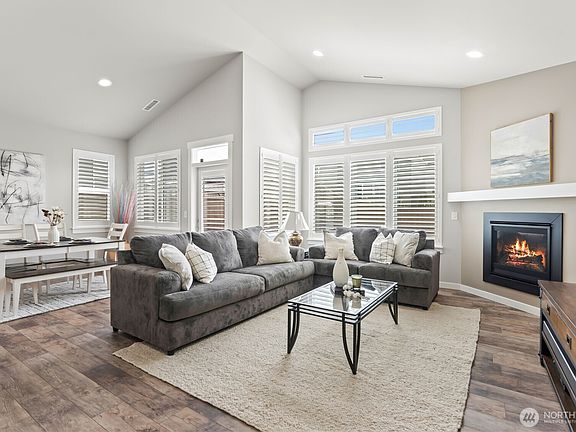 4th image of 6819 Oleander Avenue NE