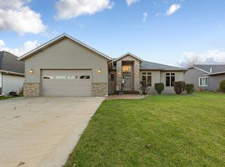 1447 Nottingham Dr SE, Owatonna, MN 55060
