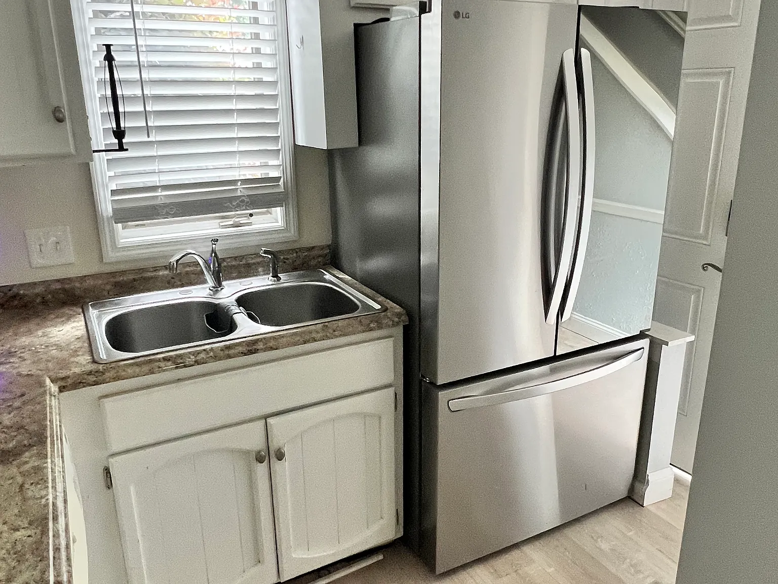 3 bed, 2.5 bath, 1450 sqft, $2,300 — Photo 2