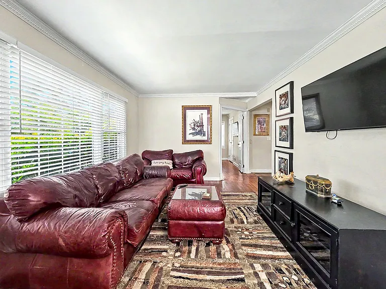 1804 Sumter St NW — Photo 6