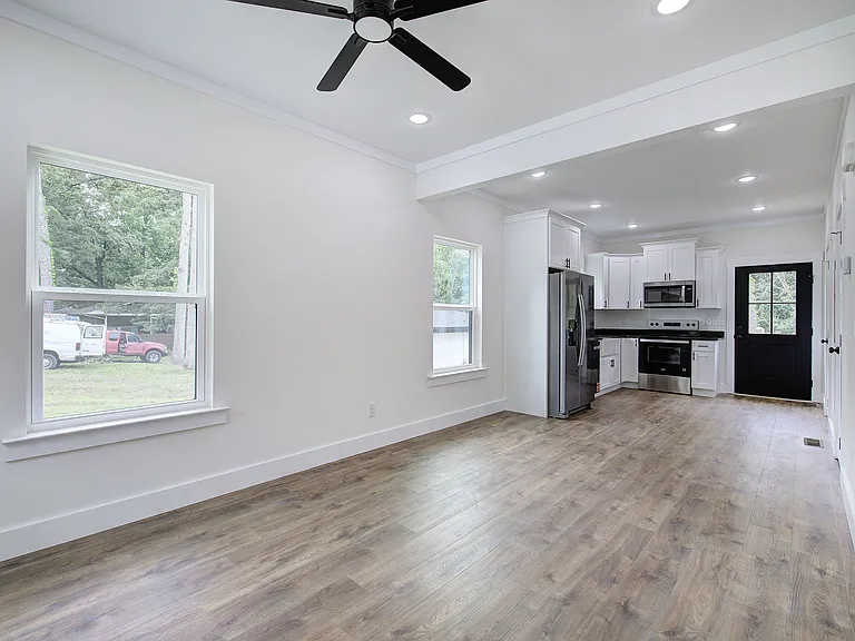 124 Robinhood Dr SE #B — Photo 3