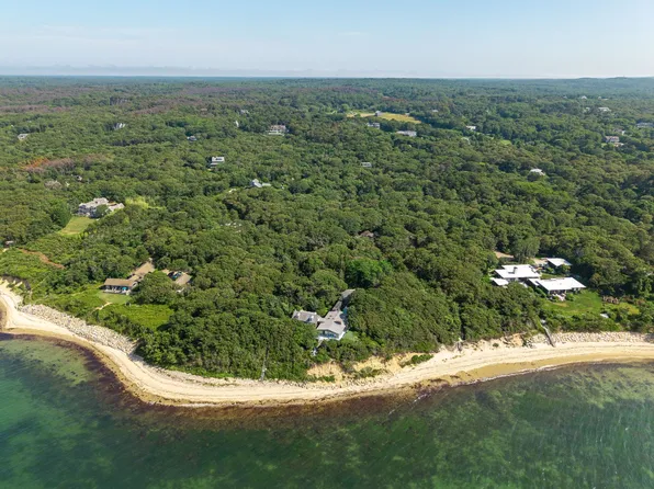 9 Beach Pebble Rd, West Tisbury, MA 02575