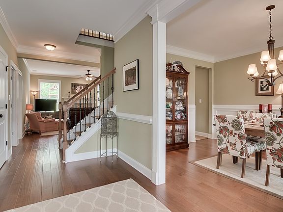 4th image of 872 Leyland Ln