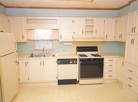 2nd image of 526 N Lake St Lot 114