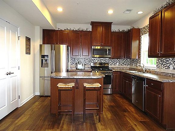 5th image of 1147 Bayberry Dr