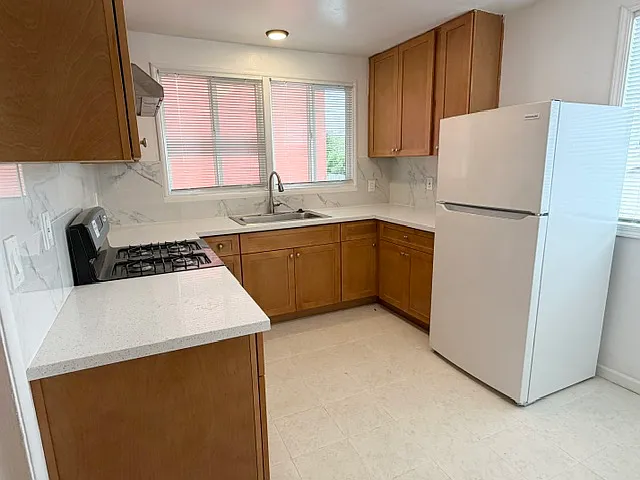 177 Wilshire Ave — Photo 5