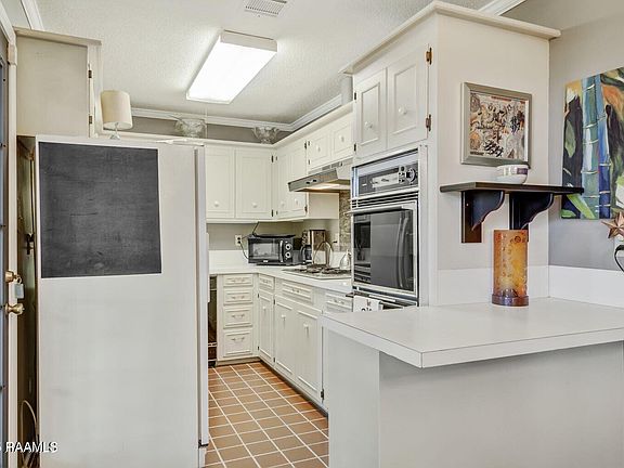 4th image of 823 Mary Ave