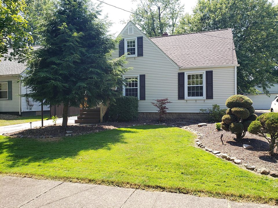 1st image of 828 Meadowbrook Ave SE