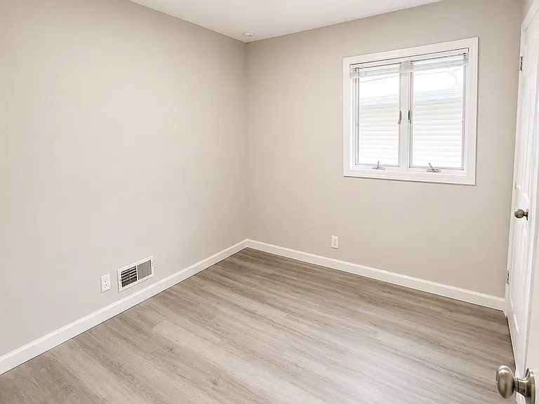 645 Shepley Dr — Photo 10