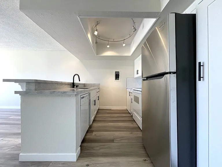 1655 E Palm Canyon Dr #408 — Photo 9