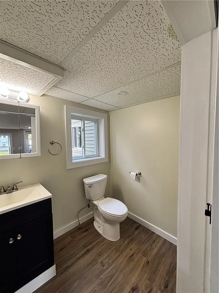 3 bed, 2.0 bath, 1127 sqft, $1,049 — Photo 3