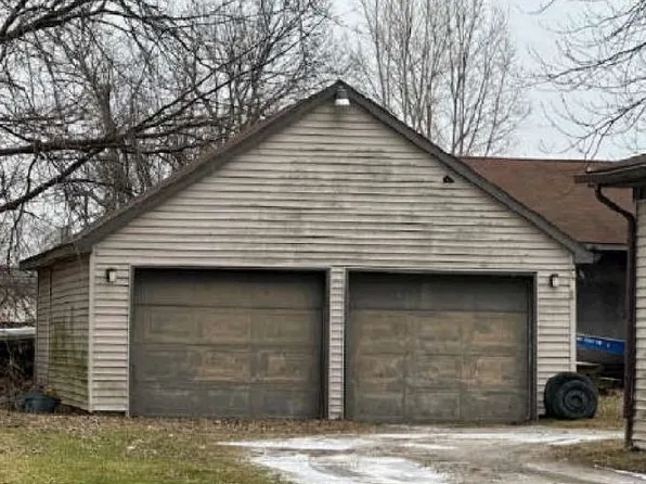 2049 Henry St, Port Huron, MI 48060