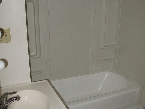 610 bath with shower