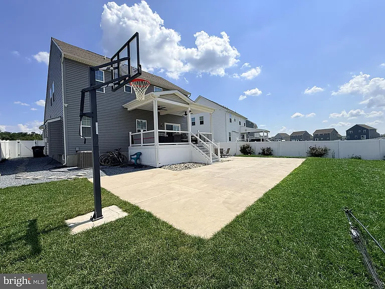 99 Weston Dr — Photo 40