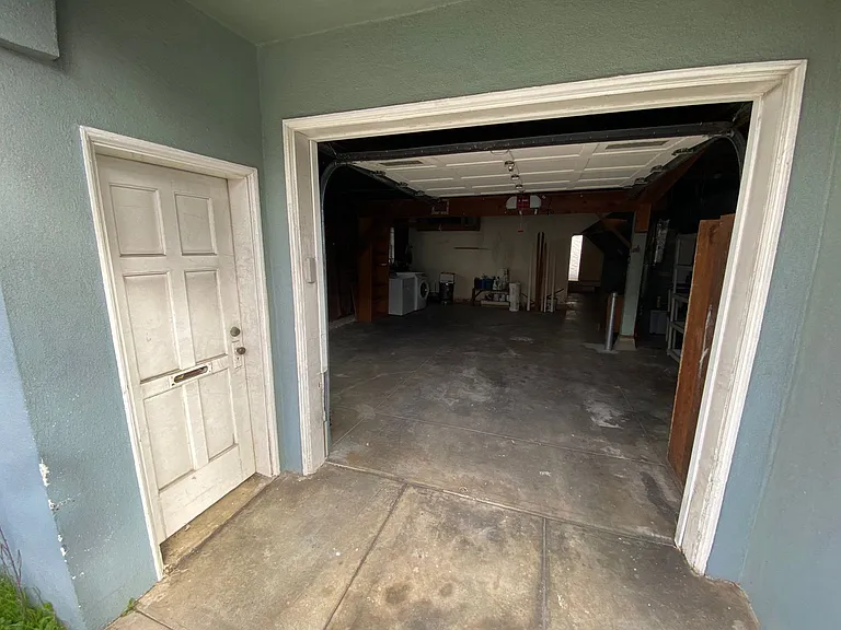 42 Castle Manor Ave — Photo 43