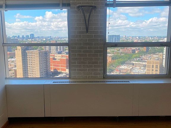 4th image of 2626 N Lakeview Ave APT 2110