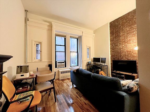 3rd image of 42 W 83rd St #1