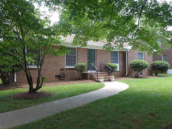 2nd image of 2823 Northampton Dr