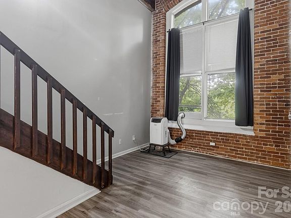 3rd image of 201 S Hoskins Rd APT 219