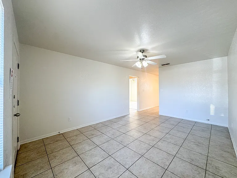 Autumn Chase Apartments — Photo 41