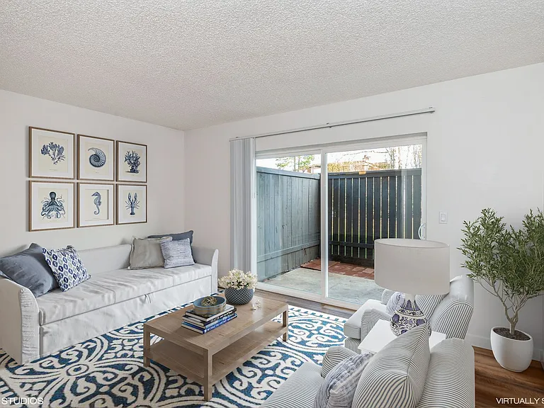 Oak Terrace — Photo 11