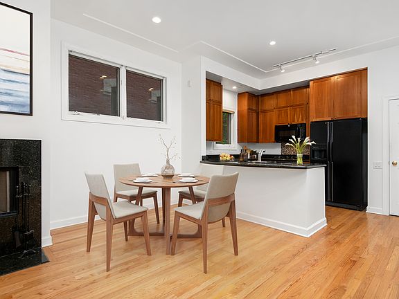 4th image of 1550 N Hoyne Ave APT 1B