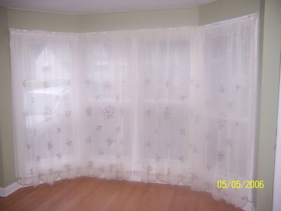 BEAUTIFUL BAY WINDOW