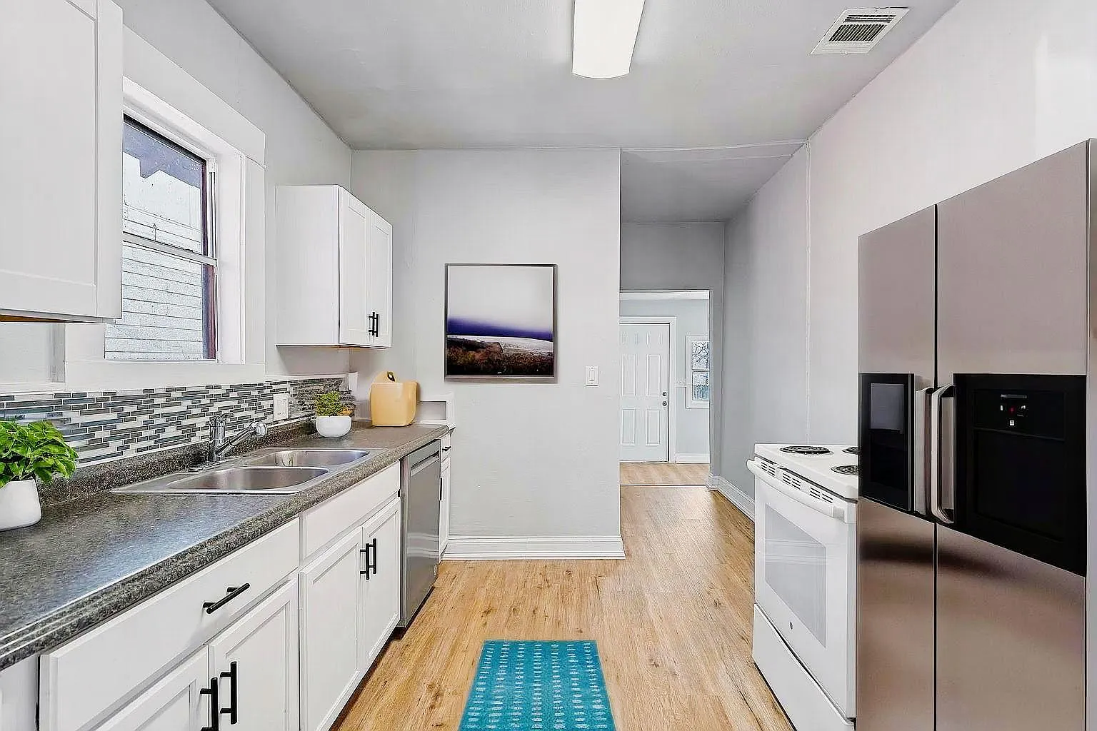 4 bed, 2.0 bath, 1449 sqft, $1,027 — Photo 2