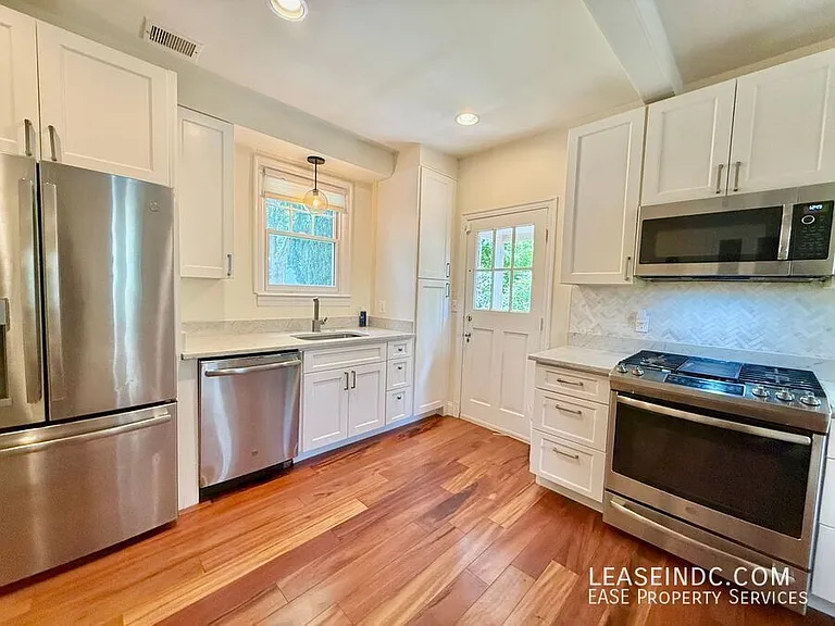 4825 Butterworth Pl NW — Photo 16