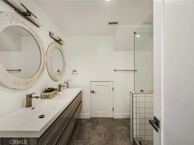 4405 Channel Pl — Photo 8
