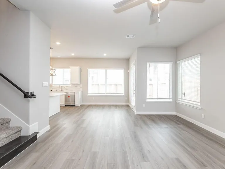 3011 Valley Dr — Photo 9