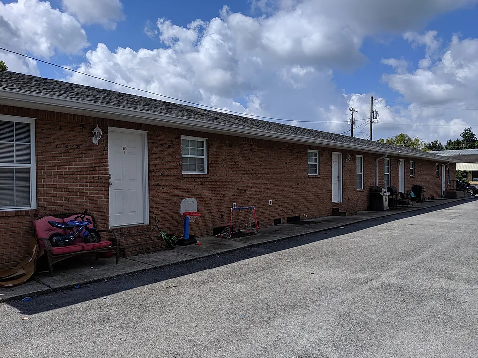 149 College St #DD