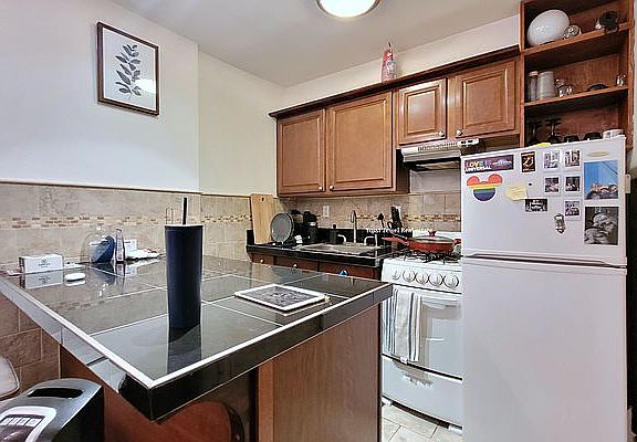 2nd image of 163 Lafayette Ave APT 1