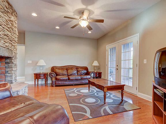 3rd image of 5605 Autumn Creek Dr